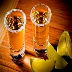 coctel hecho de tequila